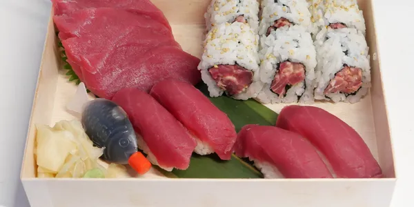 Tuna lover box with sashimi, nigiri and a spicy tuna roll