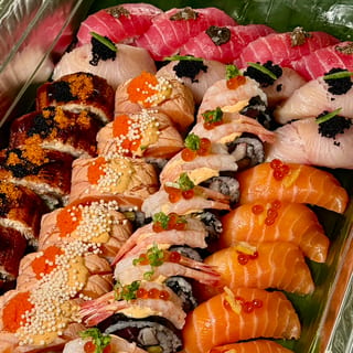 Special pieces and Nigiri Platter (35 PCS)