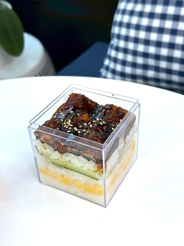 Mini eel don.
